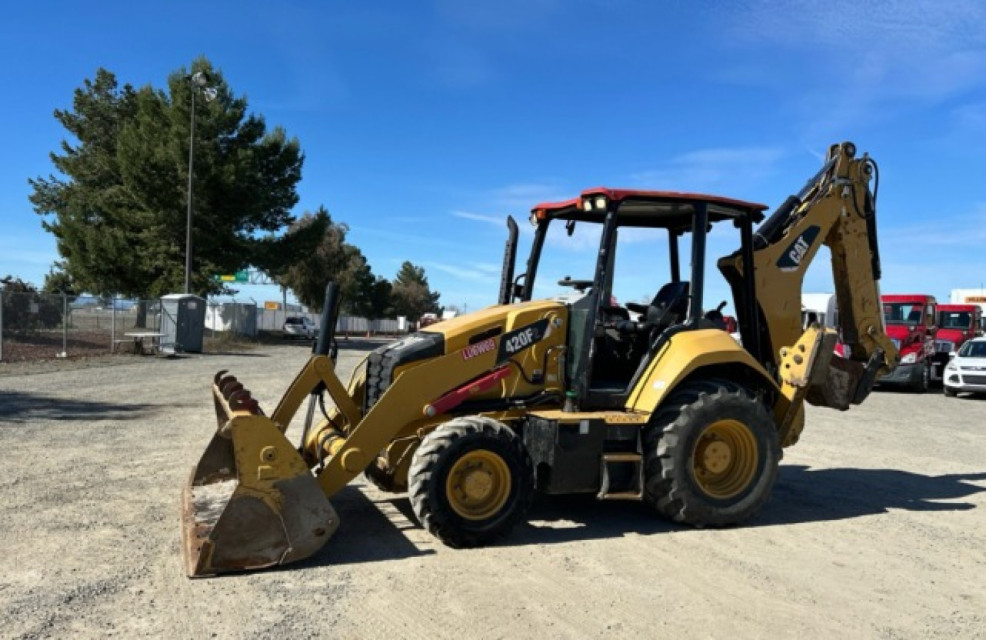 RETROEXCAVADORA 2015 CATERPILLAR 420F
