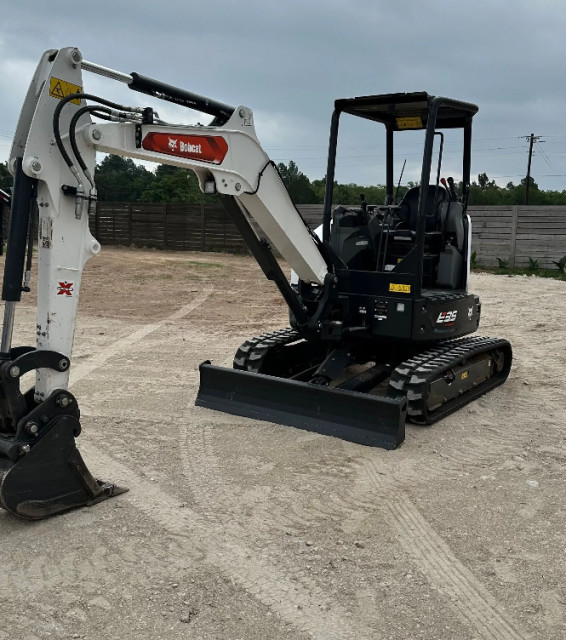 MINI EXCAVADORA BOBCAT E35