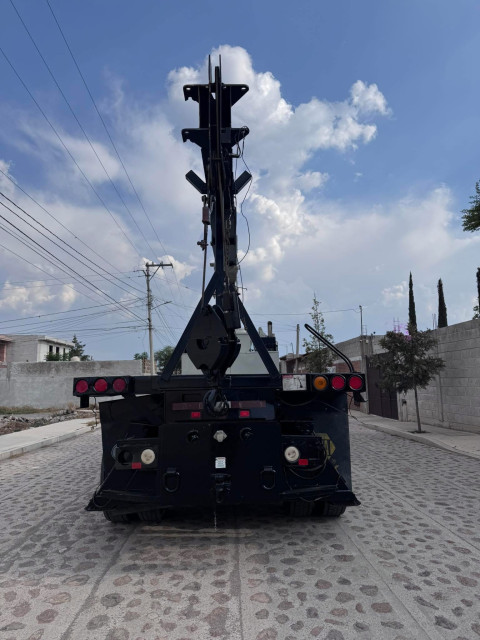 GRúA EN CAMIóN 2016 PETERBILT NATIONAL 20 TON
