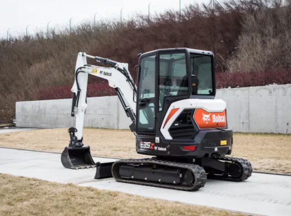 MINI EXCAVADORA BOBCAT E35