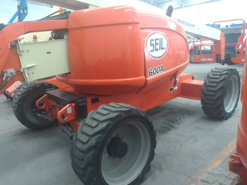 ELEVADOR ARTICULADO 2013 JLG 4WD 600A