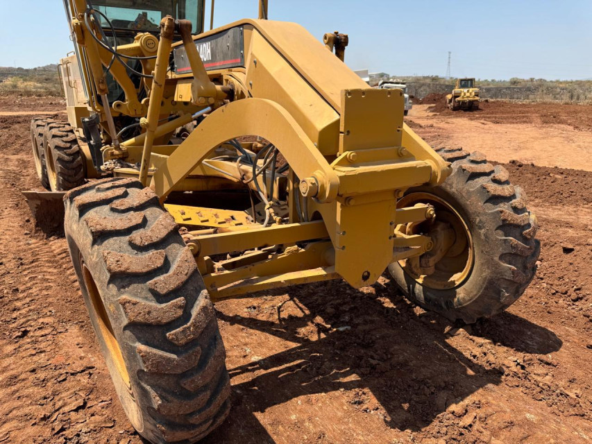 MOTOCONFORMADORA CATERPILLAR 140H 1999