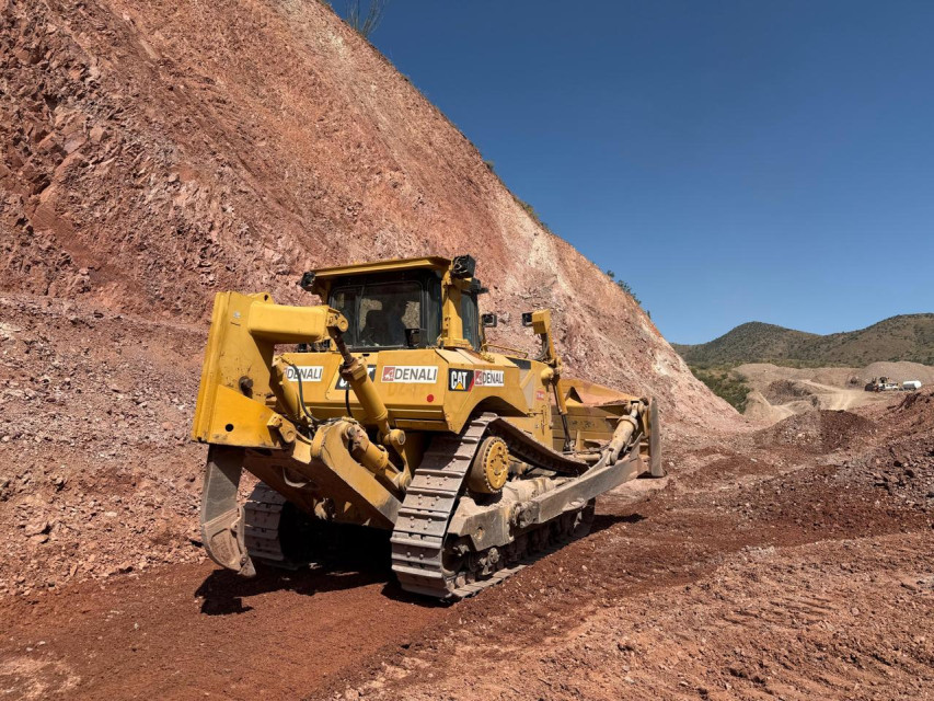 TOPADOR FRONTAL 2013 CATERPILLAR D8T