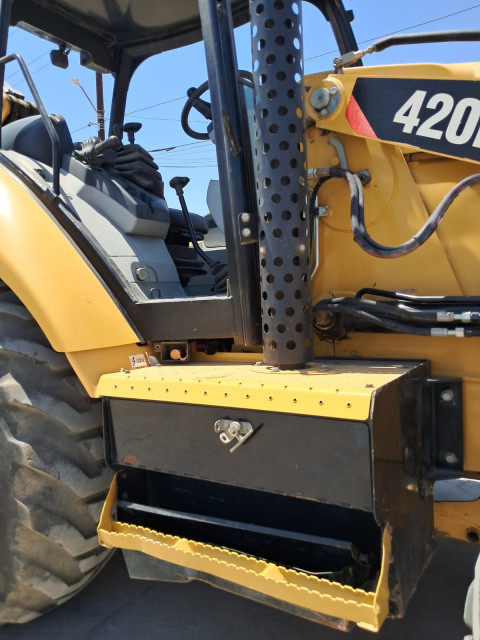 2015 CAT 420F