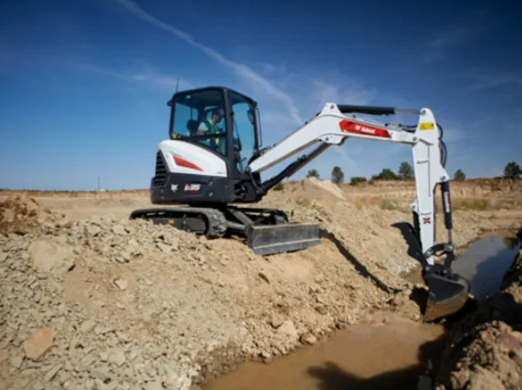 MINI EXCAVADORA BOBCAT E35