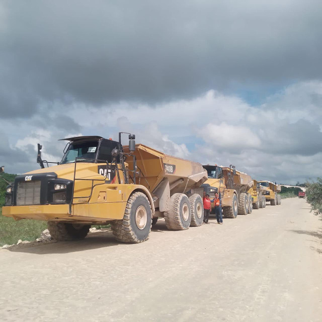 CAMIóN ARTICULADO  CATERPILLAR 740