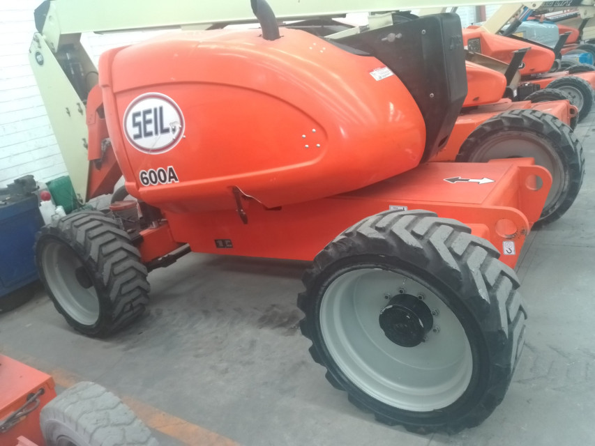 ELEVADOR ARTICULADO 2013 JLG 4WD 600A