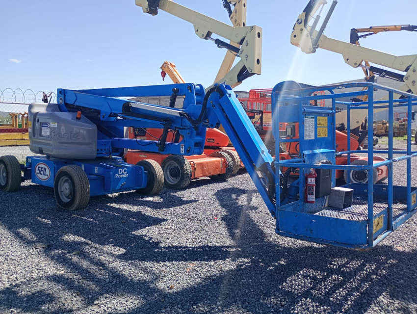 ELEVADOR ARTICULADO 2014 GENIE 2WD Z4525JDC