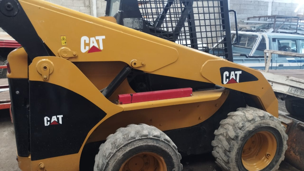 MINI CARGADOR SOBRE RUEDAS 2008 CATERPILLAR 236B3