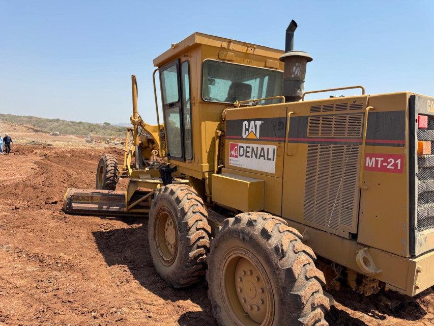MOTOCONFORMADORA CATERPILLAR 140H 1999