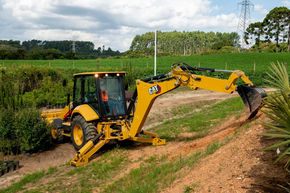 RETROEXCAVADORA CATERPILLAR 420