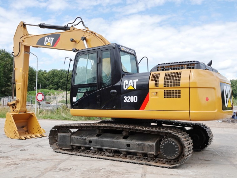 EXCAVADORA CATERPILLAR 320D