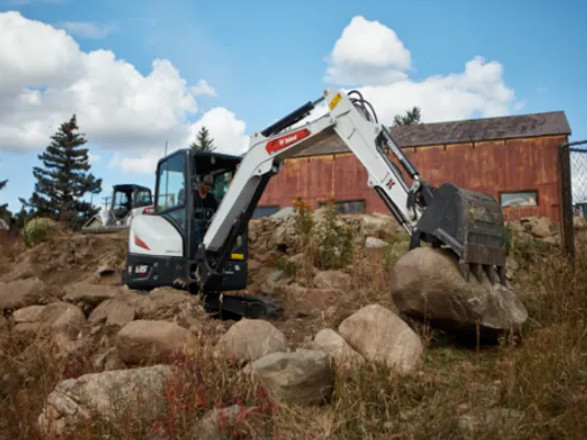 MINI EXCAVADORA  BOBCAT E35