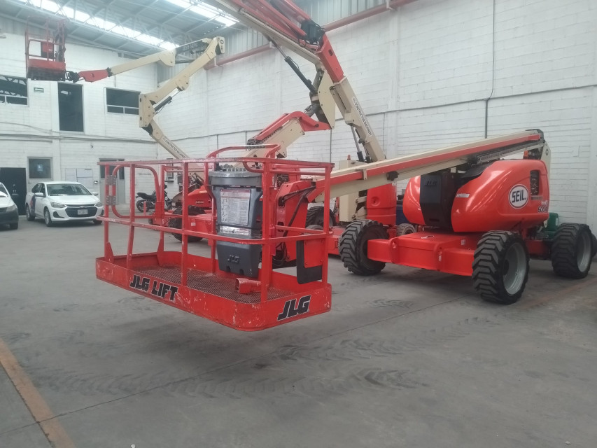 ELEVADOR ARTICULADO 2013 JLG 4WD 600A