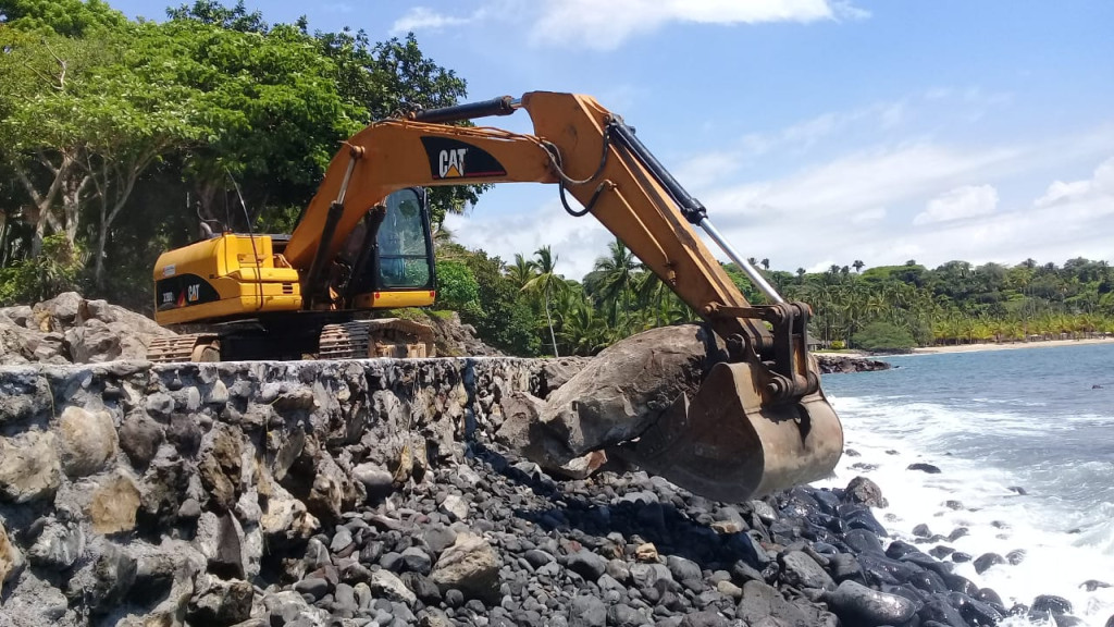 EXCAVADORA 2013 CATERPILLAR 320EL