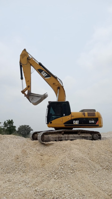 EXCAVADORA CATERPILLAR 225