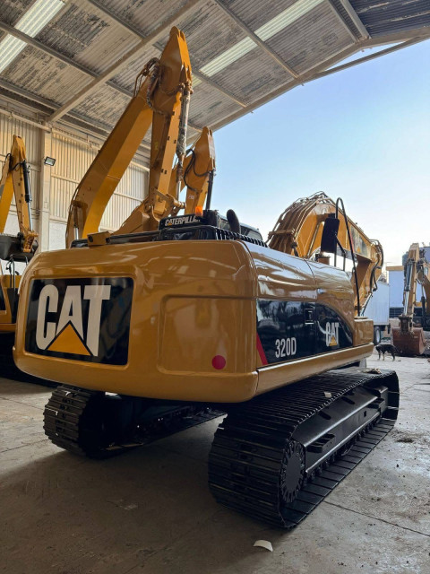 EXCAVADORA 2013 CATERPILLAR 320D