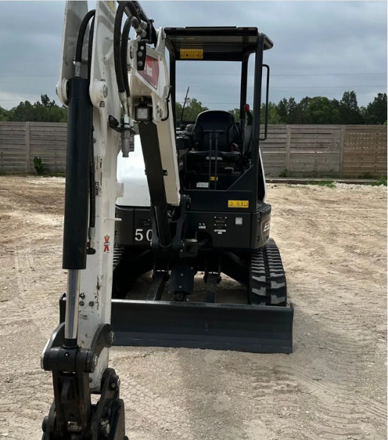 MINI EXCAVADORA BOBCAT E35
