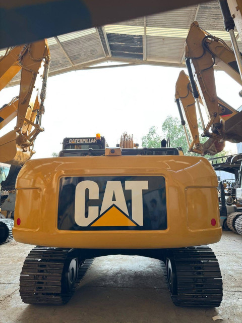 EXCAVADORA 2013 CATERPILLAR 320D