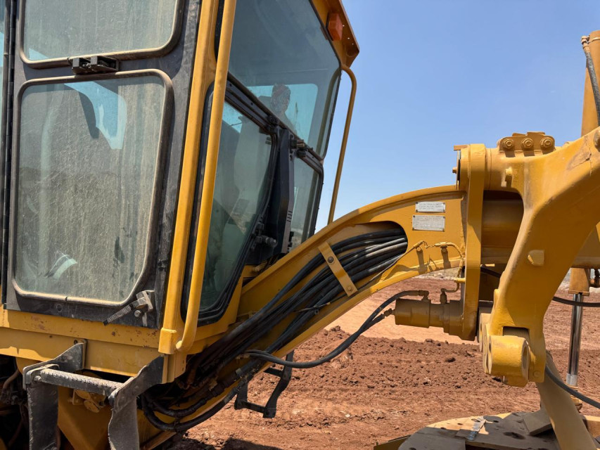 MOTOCONFORMADORA CATERPILLAR 140H 1999