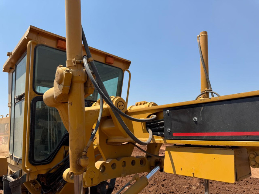 MOTOCONFORMADORA CATERPILLAR 140H 1999
