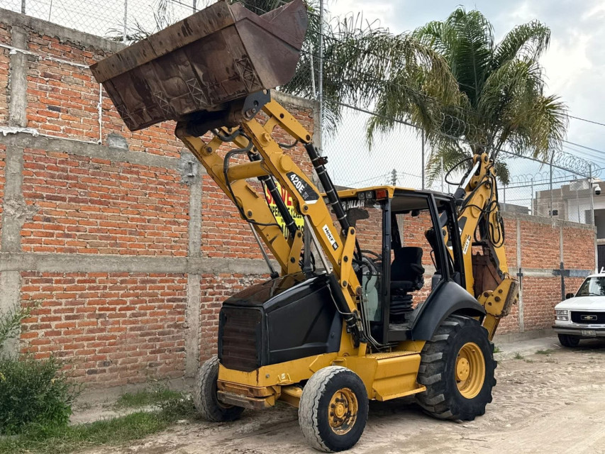 RETROEXCAVADORA 2012 CATERPILLAR 420EIT