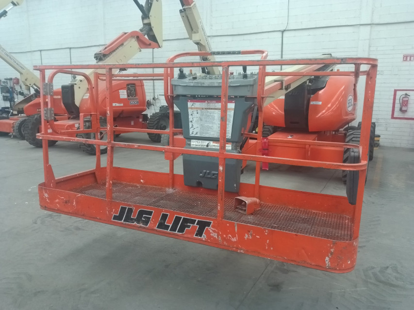 ELEVADOR ARTICULADO 2013 JLG 4WD 600A