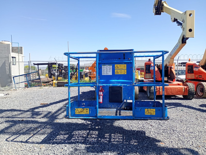 ELEVADOR ARTICULADO 2014 GENIE 2WD Z4525JDC