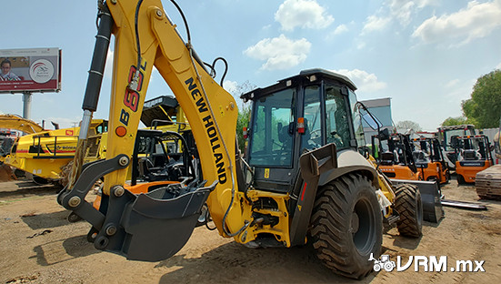 RETROEXCAVADORA 2022 NEW HOLLAND B08C