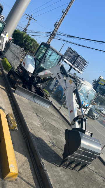 MINI EXCAVADORA  BOBCAT E35