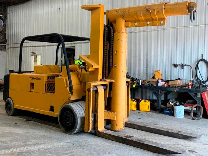 MONTACARGAS CATERPILLAR T400