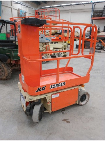 ELEVADOR TIJERA 2014 JLG 1230ES 12 FT