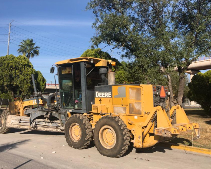 JOHN DEERE 770CH