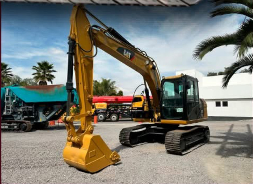 EXCAVADORA 2013 CATERPILLAR 312D