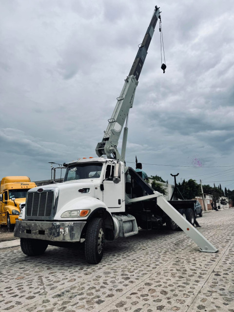 GRúA EN CAMIóN  2016 PETERBILT NATIONAL 20 TON
