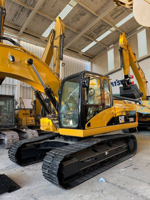 EXCAVADORA 2013 CATERPILLAR 320D