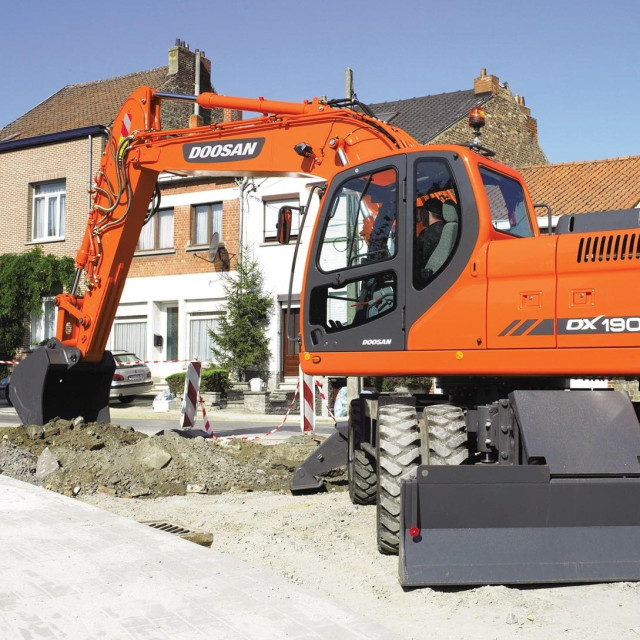 EXCAVADORA DOOSAN DX190WA