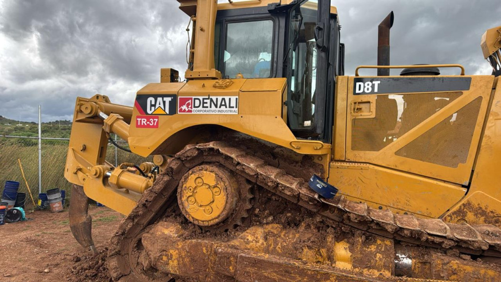 TOPADOR FRONTAL 2013 CATERPILLAR D8T