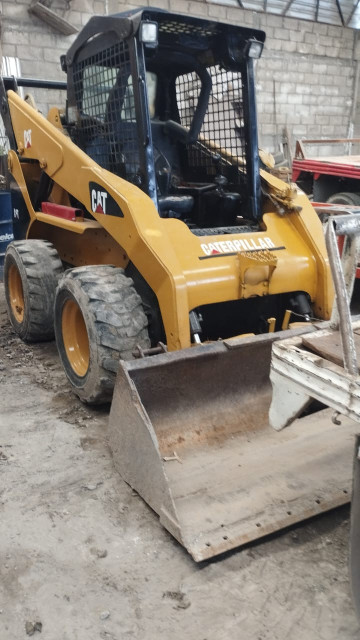 MINI CARGADOR SOBRE RUEDAS 2008 CATERPILLAR 236B3