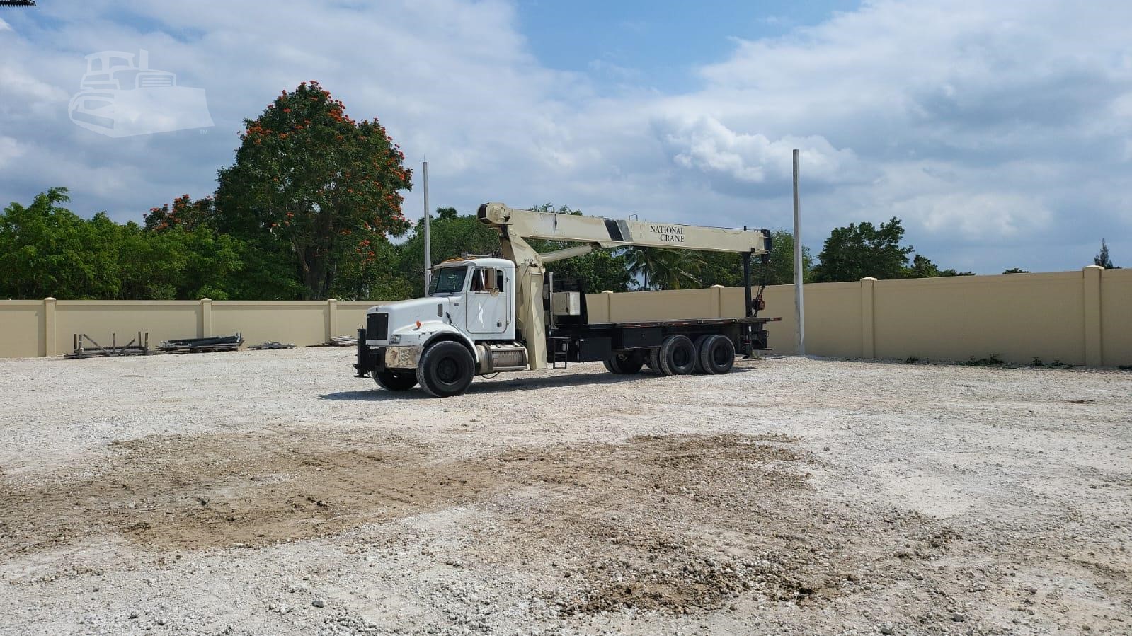 2004 PETERBILT NATIONAL 23 TON