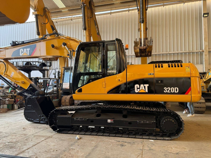 EXCAVADORA 2013 CATERPILLAR 320D
