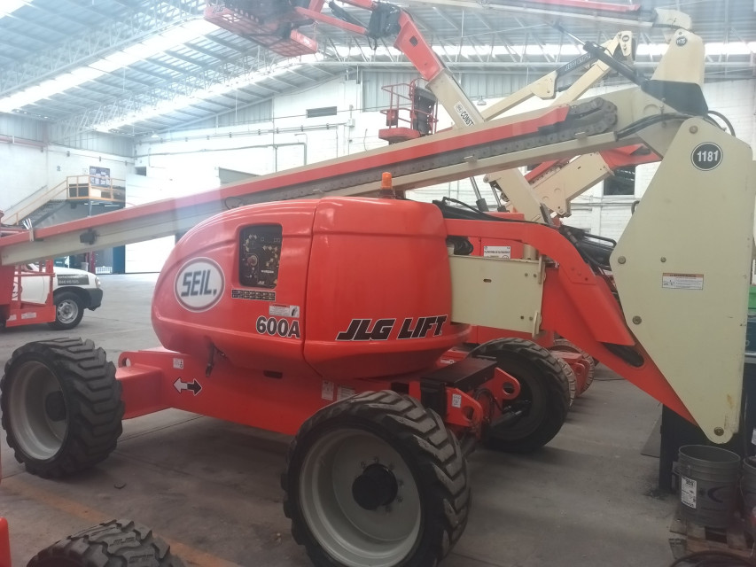 ELEVADOR ARTICULADO 2013 JLG 4WD 600A